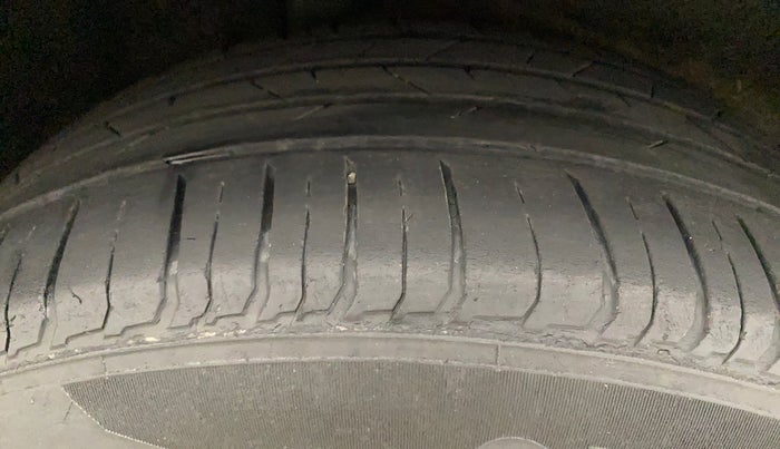 2016 Ford Ecosport TITANIUM 1.5L DIESEL, Diesel, Manual, 1,06,995 km, Right Rear Tyre Tread