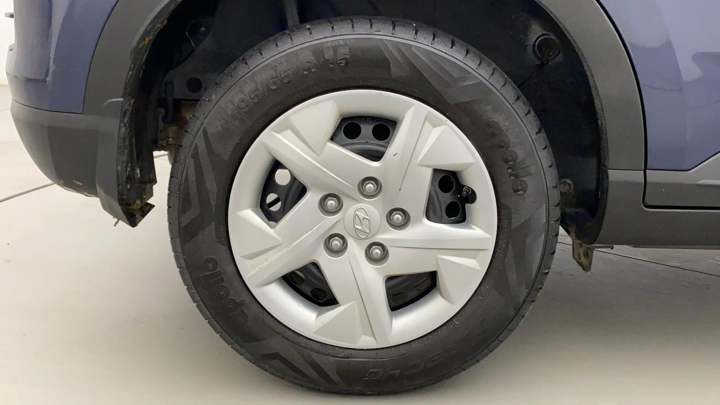 2022 Hyundai VENUE SX 1.2 PETROL, Petrol, Manual, 10,642 km, Right Rear Wheel