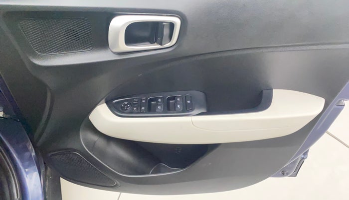 2022 Hyundai VENUE SX 1.2 PETROL, Petrol, Manual, 10,642 km, Driver Side Door Panels Control