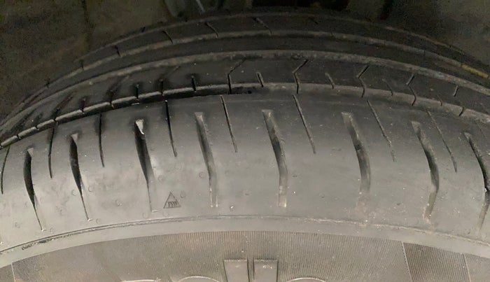 2022 Hyundai VENUE SX 1.2 PETROL, Petrol, Manual, 10,642 km, Right Front Tyre Tread
