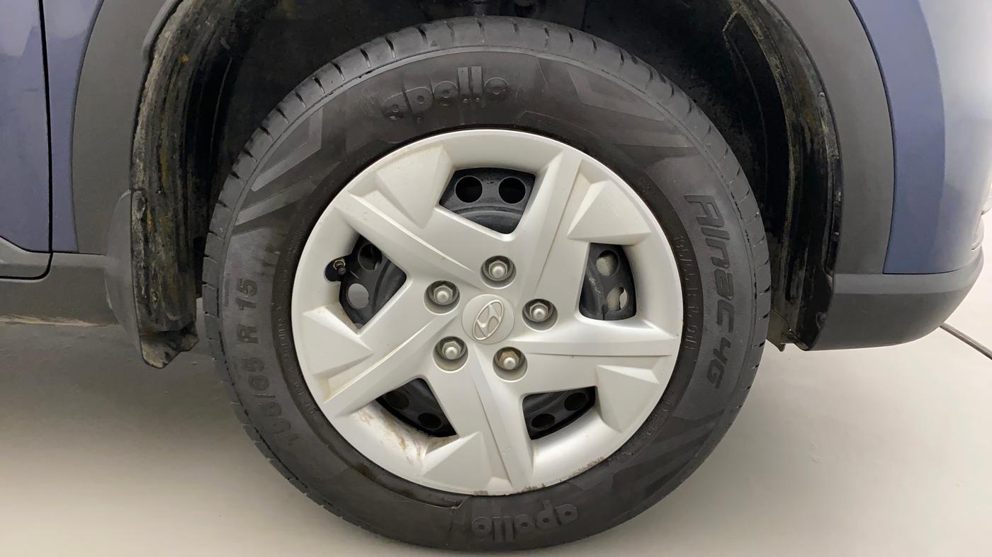 2022 Hyundai VENUE SX 1.2 PETROL, Petrol, Manual, 10,642 km, Right Front Wheel