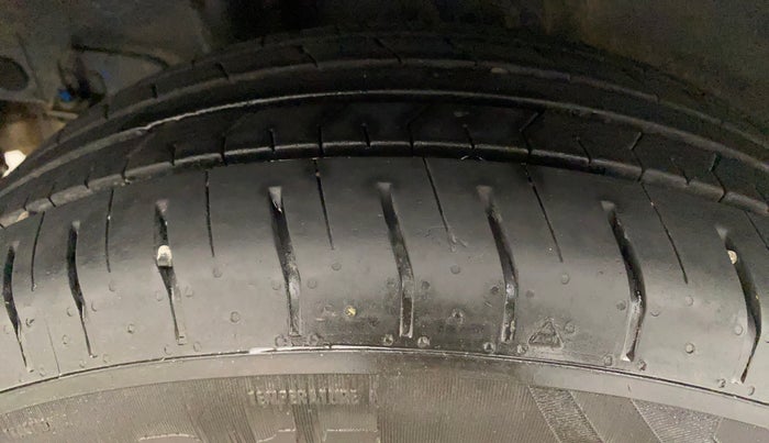 2022 Hyundai VENUE SX 1.2 PETROL, Petrol, Manual, 10,642 km, Right Rear Tyre Tread