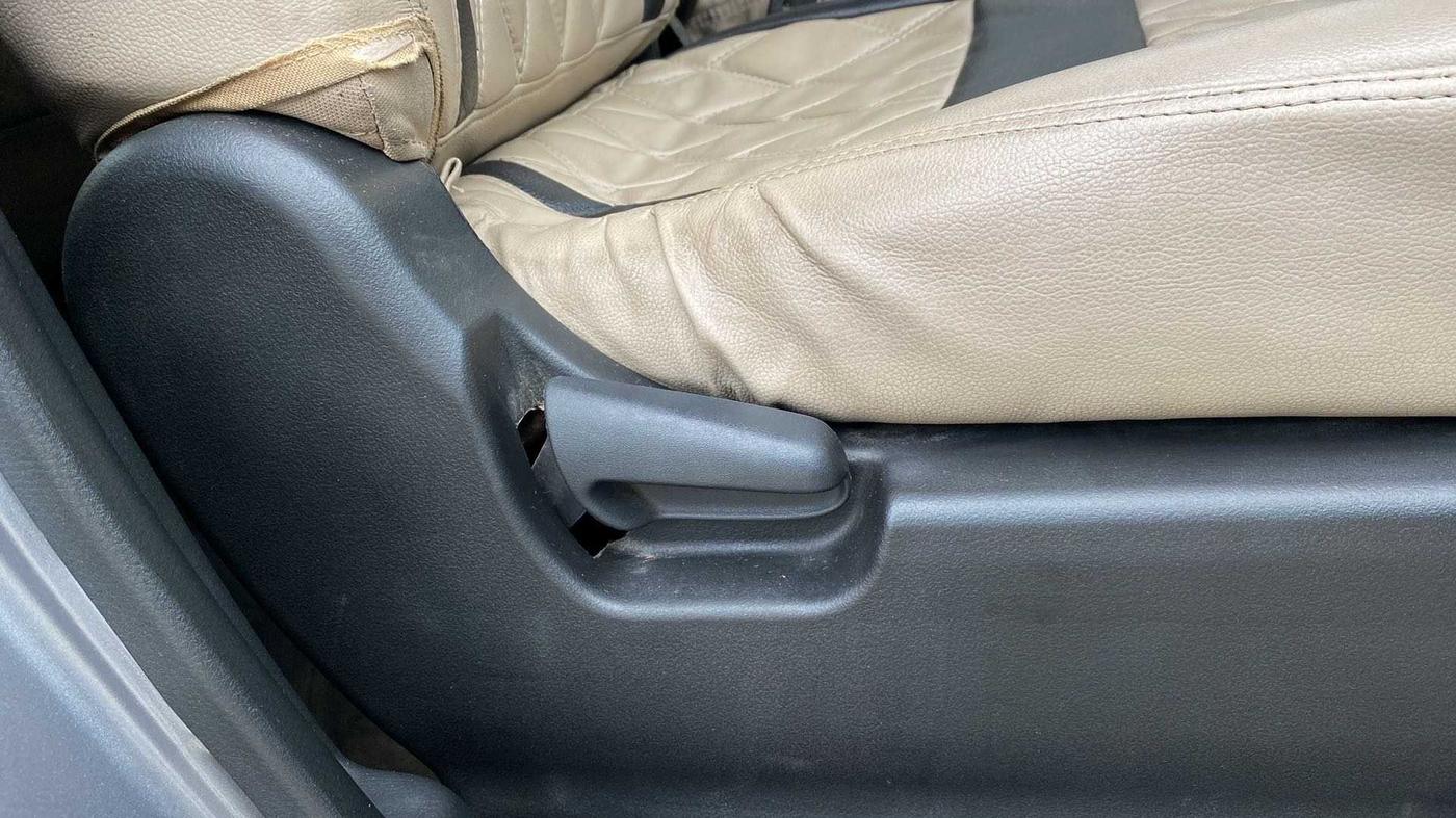 2018 Maruti Wagon R 1.0 VXI AMT, Petrol, Automatic, 68,018 km, Driver Side Adjustment Panel