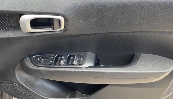 2020 Hyundai VENUE S 1.2, Petrol, Manual, 15,050 km, Driver Side Door Panels Control
