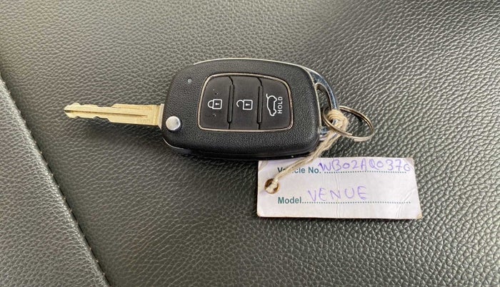 2020 Hyundai VENUE S 1.2, Petrol, Manual, 15,050 km, Key Close Up