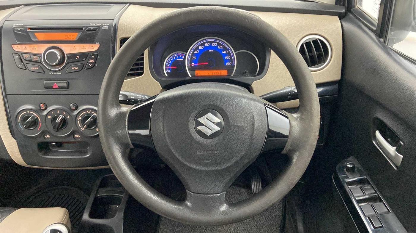 2017 Maruti Wagon R 1.0 VXI+ (O) MT, Petrol, Manual, 93,066 km, Steering Wheel Close Up