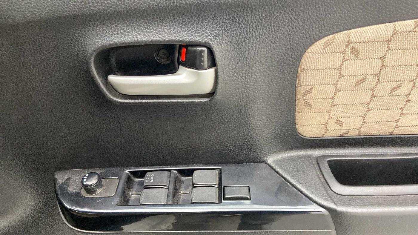 2017 Maruti Wagon R 1.0 VXI+ (O) MT, Petrol, Manual, 93,066 km, Driver Side Door Panels Control
