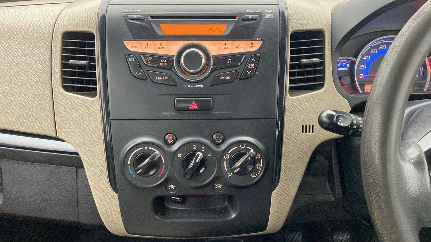 2017 Maruti Wagon R 1.0 VXI+ (O) MT, Petrol, Manual, 93,066 km, Air Conditioner