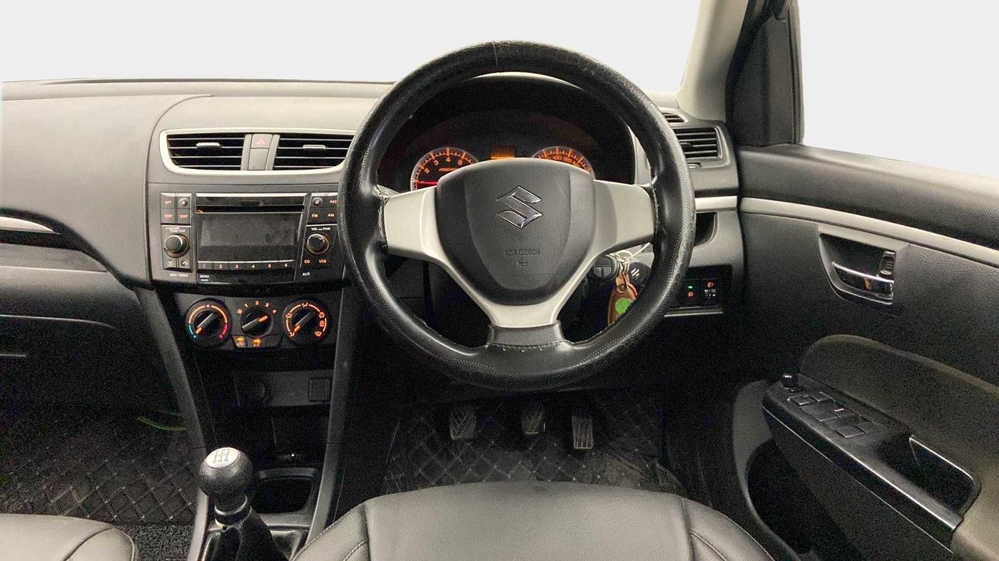 2017 Maruti Swift VXI, CNG, Manual, 87,820 km, Steering Wheel Close Up
