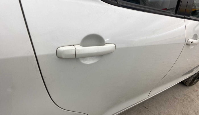 2017 Maruti Swift VXI, Petrol, Manual, 87,820 km, Right rear door - Slightly rusted