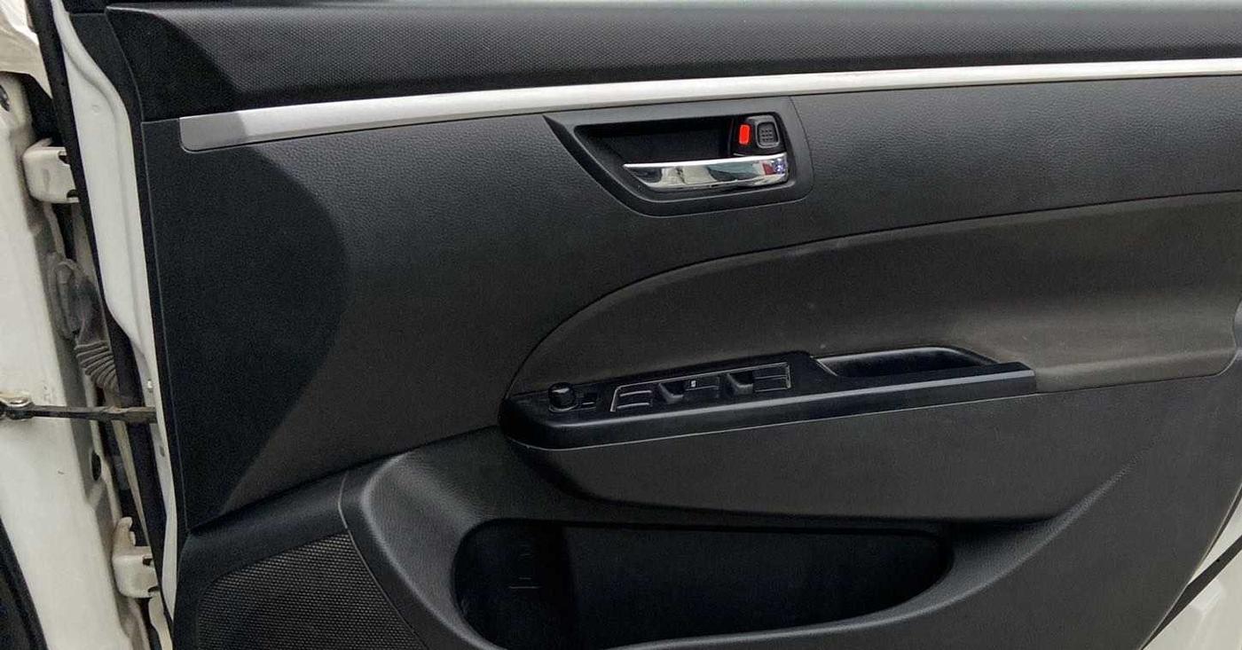 2017 Maruti Swift VXI, CNG, Manual, 87,820 km, Driver Side Door Panels Control