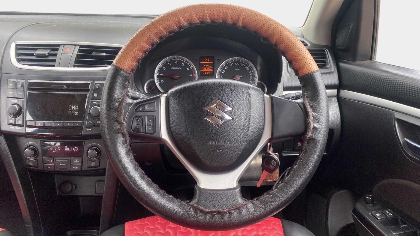 2013 Maruti Swift ZXI, Petrol, Manual, 30,359 km, Steering Wheel Close Up