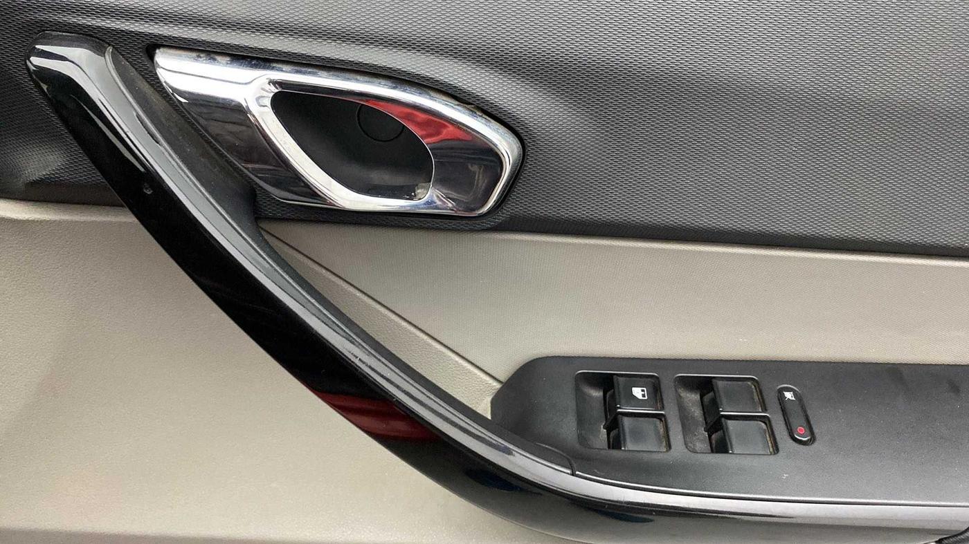2019 Tata Tiago XZ PLUS PETROL, Petrol, Manual, 54,927 km, Driver Side Door Panels Control