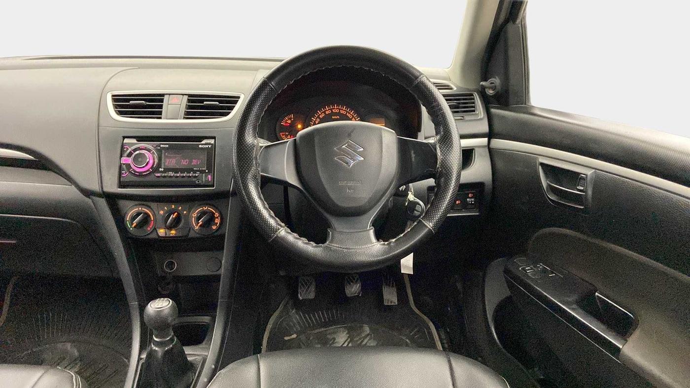 2017 Maruti Swift LXI (O), Petrol, Manual, 49,018 km, Steering Wheel Close Up