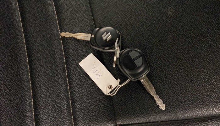 2017 Maruti Swift LXI (O), Petrol, Manual, 49,018 km, Key Close Up