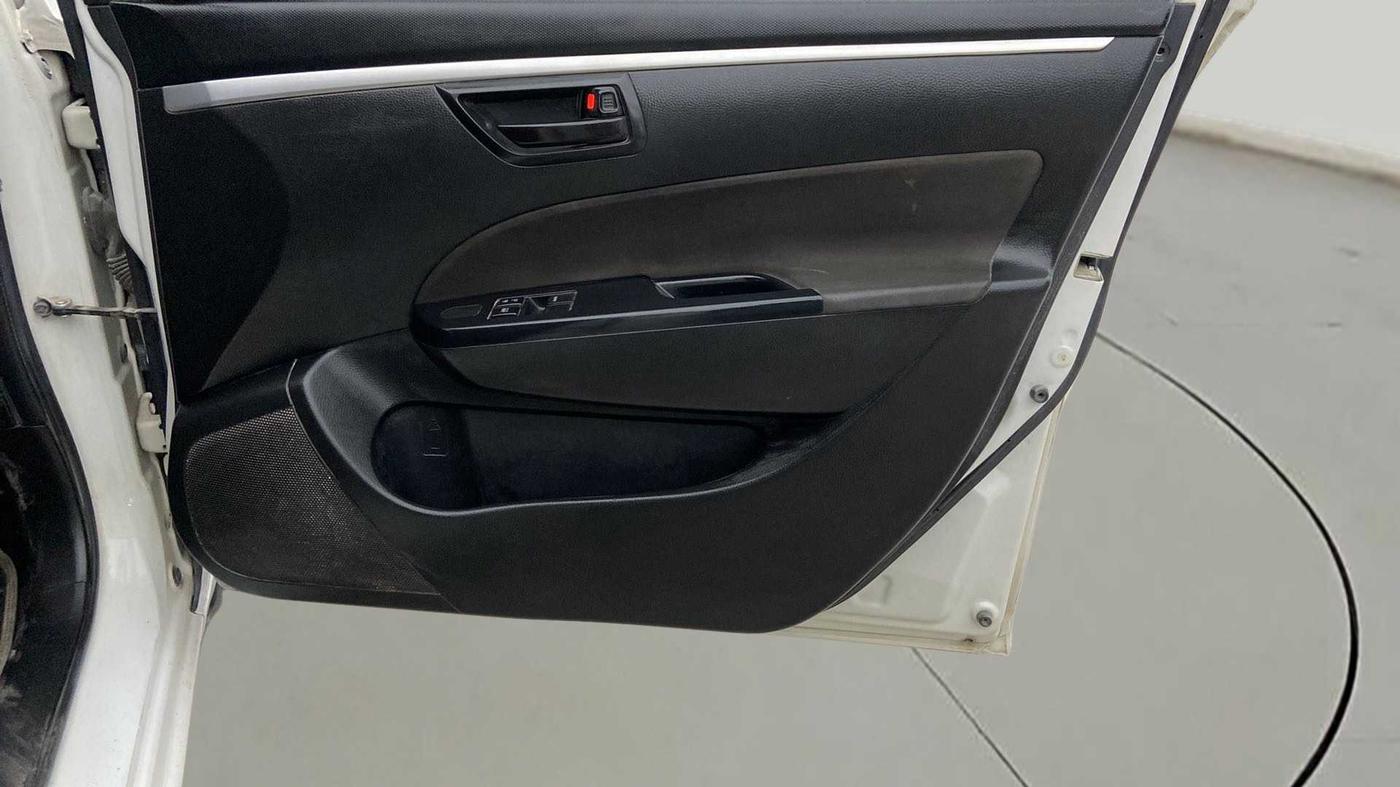 2017 Maruti Swift LXI (O), Petrol, Manual, 49,018 km, Driver Side Door Panels Control