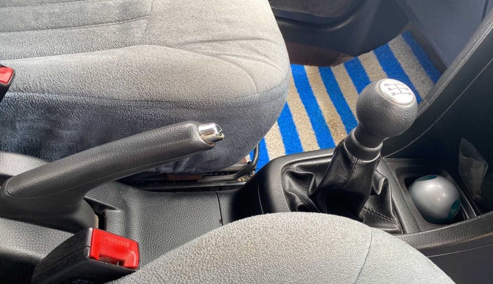 2014 Maruti Swift VXI, Petrol, Manual, 72,798 km, Gear Lever