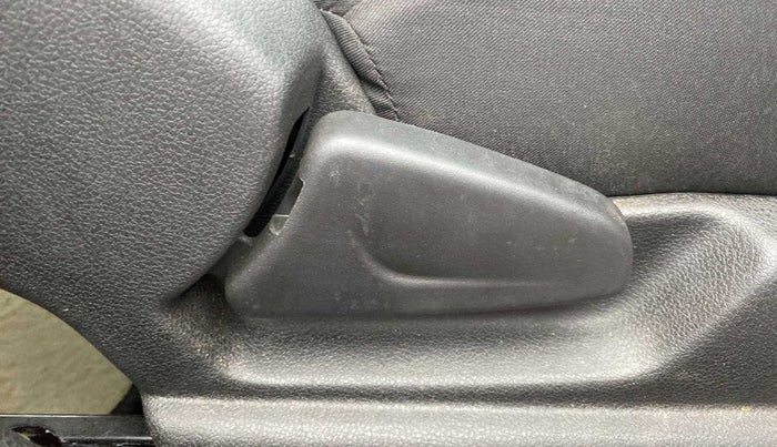 2023 Renault Kwid RXT 1.0, Petrol, Manual, 1,768 km, Driver Side Adjustment Panel