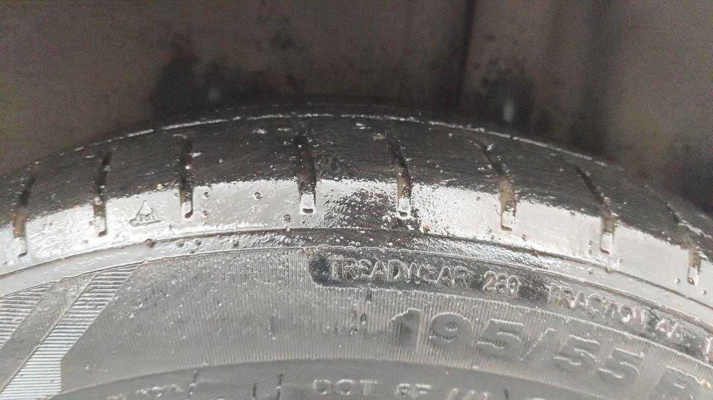 2019 Ford Figo Aspire TITANIUM 1.5 PETROL AT, Petrol, Automatic, 36,713 km, Left Rear Tyre Tread