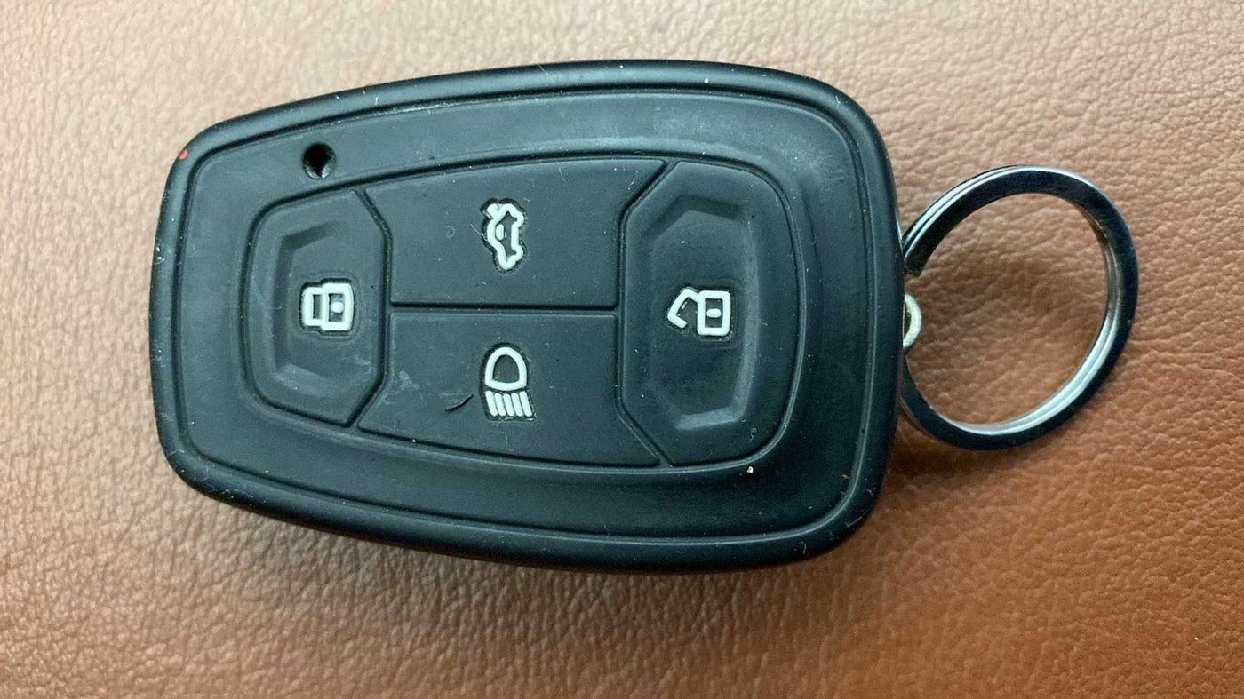 2020 Tata ALTROZ XZ PETROL, Petrol, Manual, 37,640 km, Key Close Up