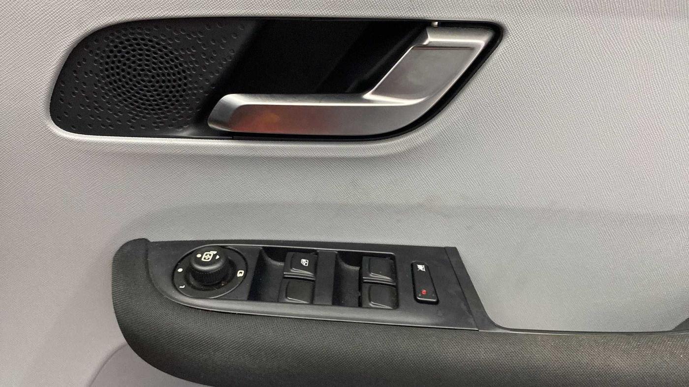 2020 Tata ALTROZ XZ PETROL, Petrol, Manual, 37,640 km, Driver Side Door Panels Control