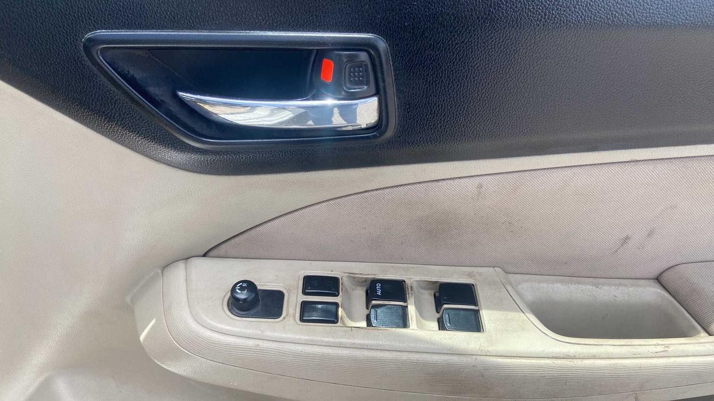 2018 Maruti Dzire VDI, Diesel, Manual, 96,988 km, Driver Side Door Panels Control