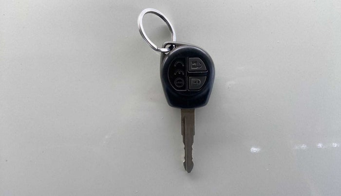 2018 Maruti Dzire VDI, Diesel, Manual, 96,988 km, Key Close Up