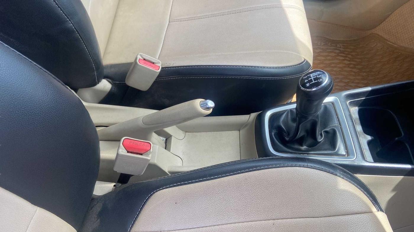 2018 Maruti Dzire VDI, Diesel, Manual, 96,988 km, Gear Lever