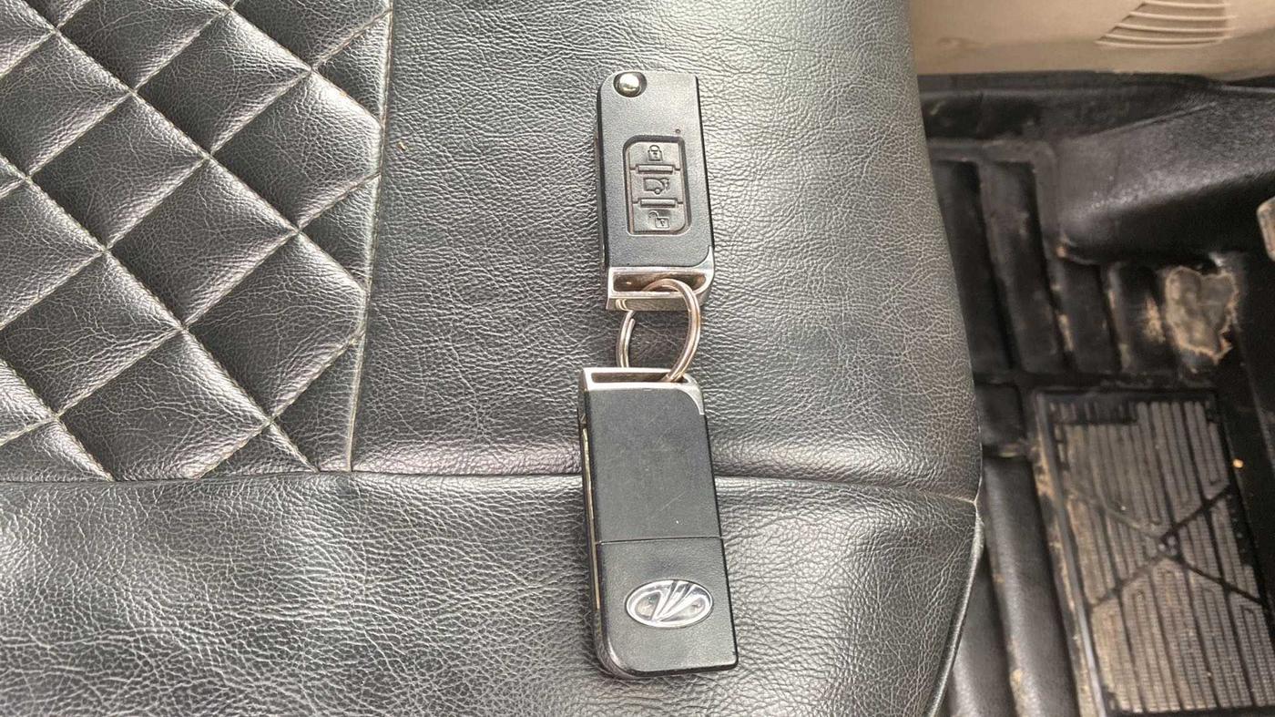 2015 Mahindra XUV500 W6, Diesel, Manual, 64,832 km, Key Close Up