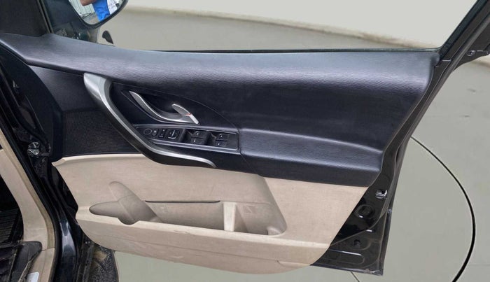 2015 Mahindra XUV500 W6, Diesel, Manual, 64,832 km, Driver Side Door Panels Control