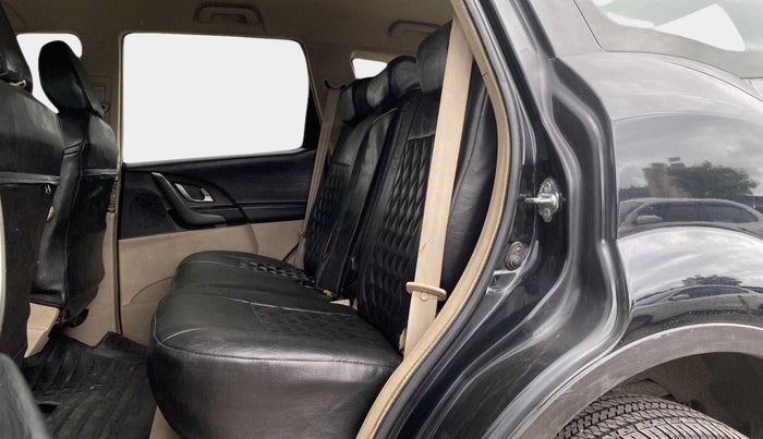 2015 Mahindra XUV500 W6, Diesel, Manual, 64,832 km, Right Side Rear Door Cabin