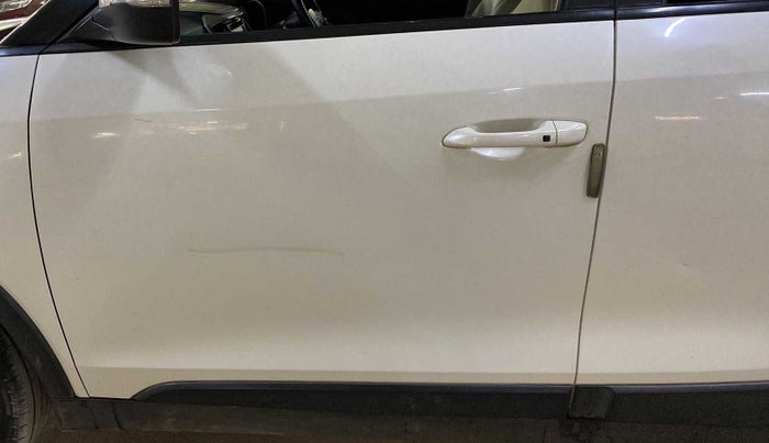 2019 Mahindra XUV300 W8 1.5 DIESEL, Diesel, Manual, 70,971 km, Front passenger door - Minor scratches