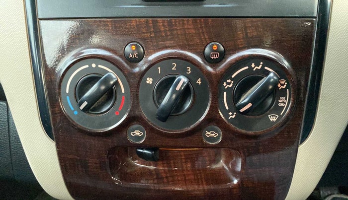 2018 Maruti Wagon R 1.0 VXI, Petrol, Manual, 30,870 km, AC Unit - Directional switch has minor damage