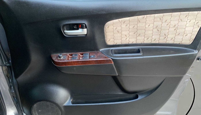 2018 Maruti Wagon R 1.0 VXI, Petrol, Manual, 30,870 km, Driver Side Door Panels Control