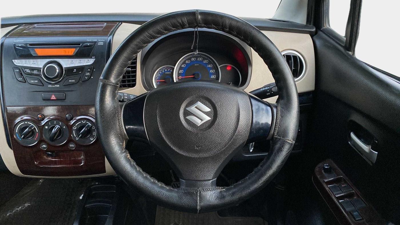 2018 Maruti Wagon R 1.0 VXI, Petrol, Manual, 30,870 km, Steering Wheel Close Up