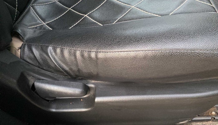 2018 Maruti Wagon R 1.0 VXI, Petrol, Manual, 30,870 km, Driver Side Adjustment Panel