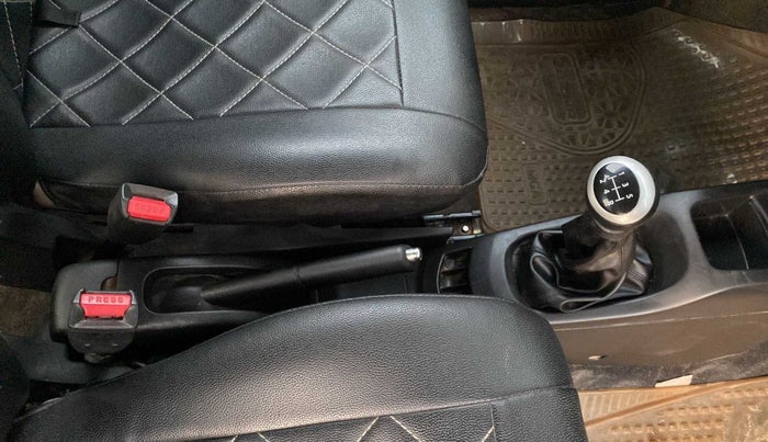 2018 Maruti Wagon R 1.0 VXI, Petrol, Manual, 30,870 km, Gear Lever