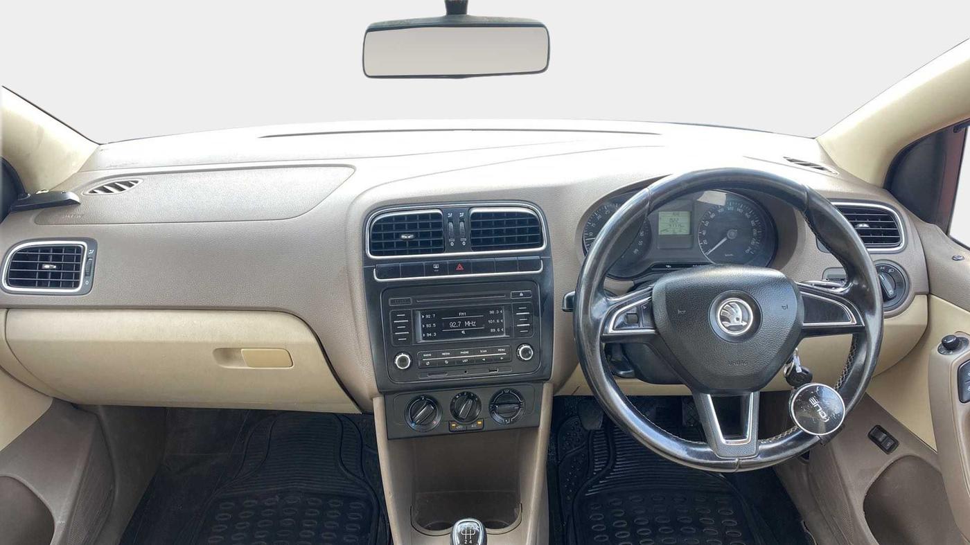 2014 Skoda Rapid 1.5 TDI CR AMBITION PLUS, Diesel, Manual, 97,655 km, Dashboard