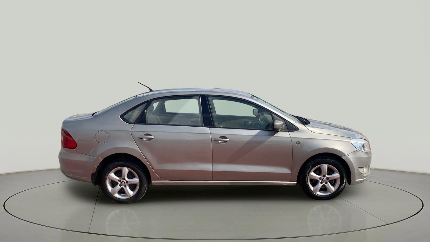 2014 Skoda Rapid 1.5 TDI CR AMBITION PLUS, Diesel, Manual, 97,655 km, Right Side View