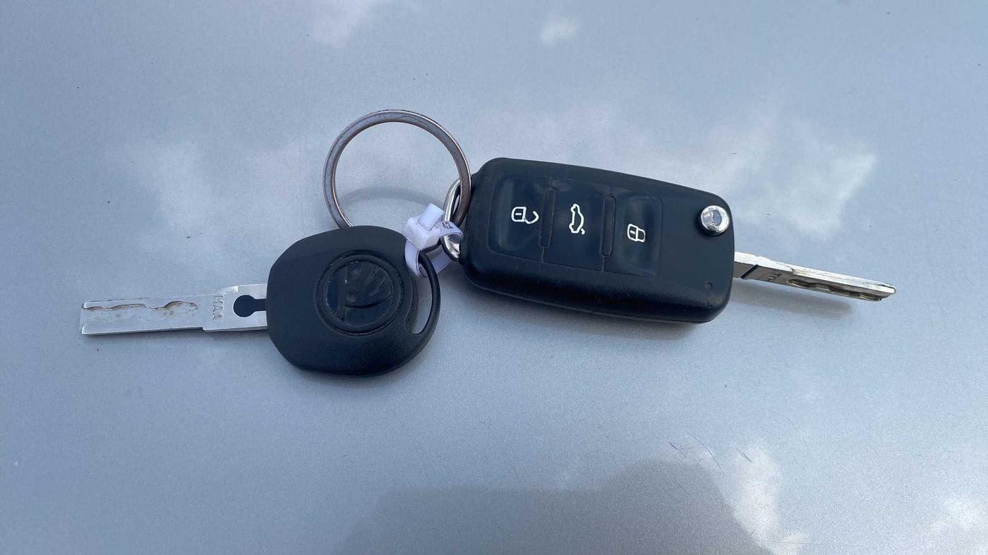2014 Skoda Rapid 1.5 TDI CR AMBITION PLUS, Diesel, Manual, 97,655 km, Key Close Up