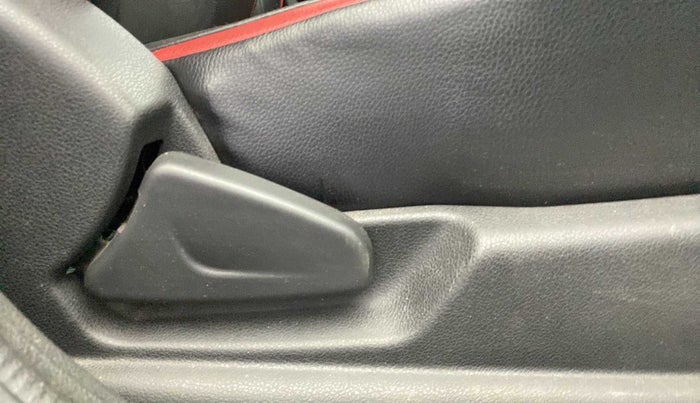 2020 Renault Kwid RXT 1.0 (O), Petrol, Manual, 12,222 km, Driver Side Adjustment Panel
