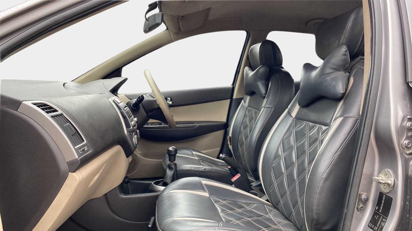 2013 Hyundai i20 MAGNA (O) 1.2, Petrol, Manual, 61,628 km, Right Side Front Door Cabin