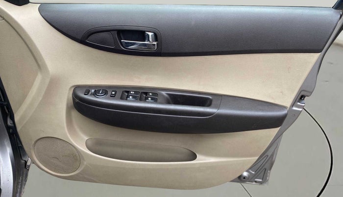 2013 Hyundai i20 MAGNA (O) 1.2, Petrol, Manual, 61,628 km, Driver Side Door Panels Control