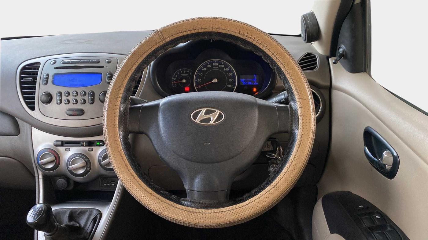 2015 Hyundai i10 SPORTZ 1.1, Petrol, Manual, 76,290 km, Steering Wheel Close Up