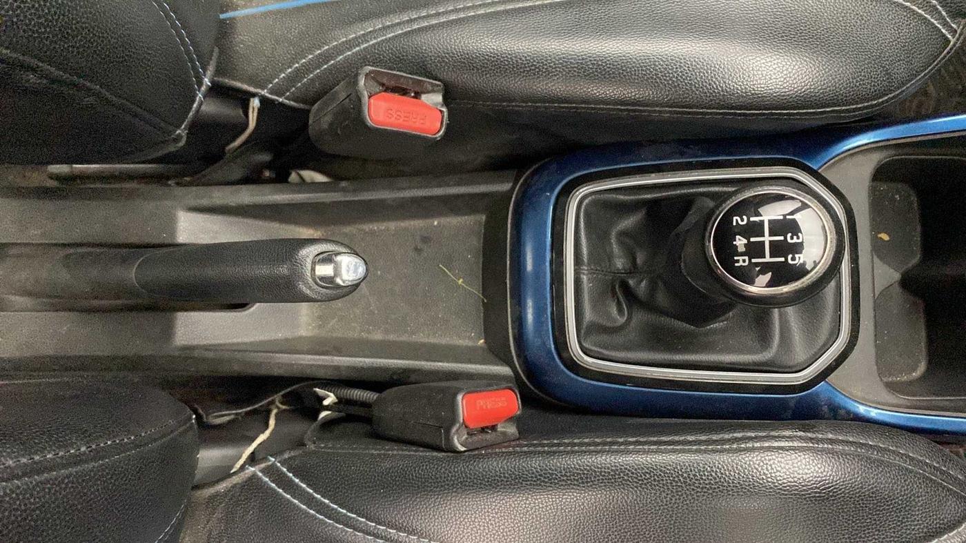 2017 Maruti IGNIS DELTA 1.2, Petrol, Manual, 77,579 km, Gear Lever