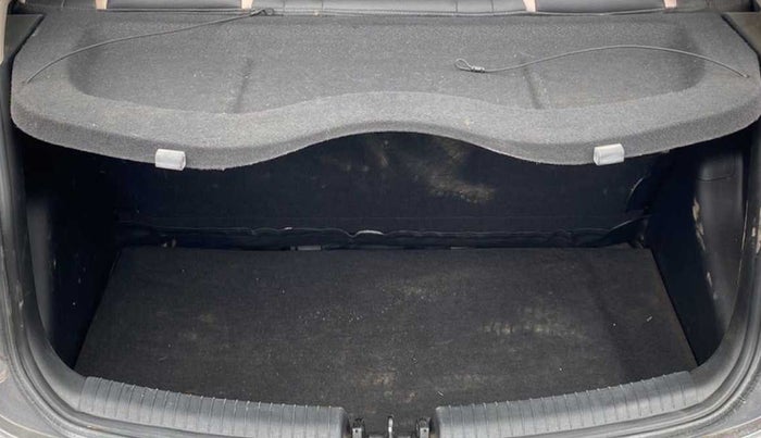 2016 Hyundai Grand i10 SPORTZ 1.2 KAPPA VTVT, Petrol, Manual, 26,207 km, Boot Inside