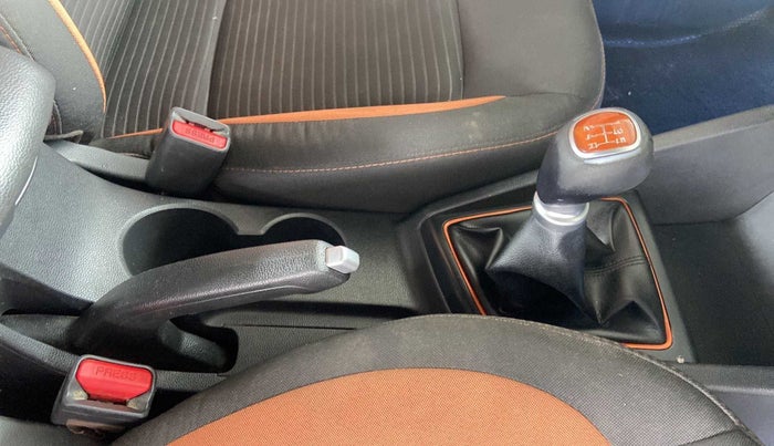 2018 Hyundai i20 Active 1.2 SX, Petrol, Manual, 66,188 km, Gear Lever