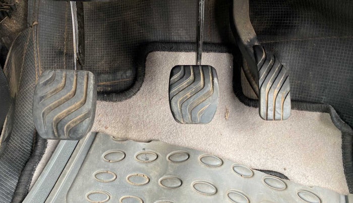 2018 Renault Kwid RXL, CNG, Manual, 89,464 km, Pedals