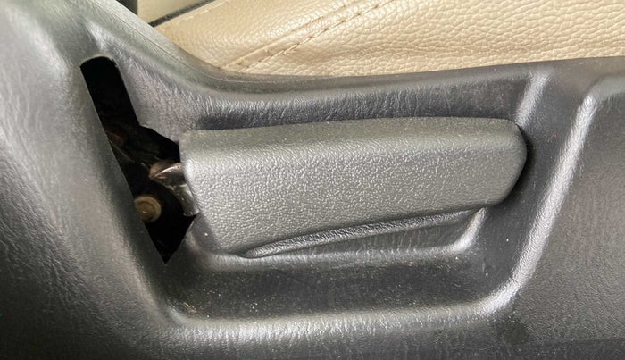 2019 Maruti Alto VXI, Petrol, Manual, 52,546 km, Driver Side Adjustment Panel