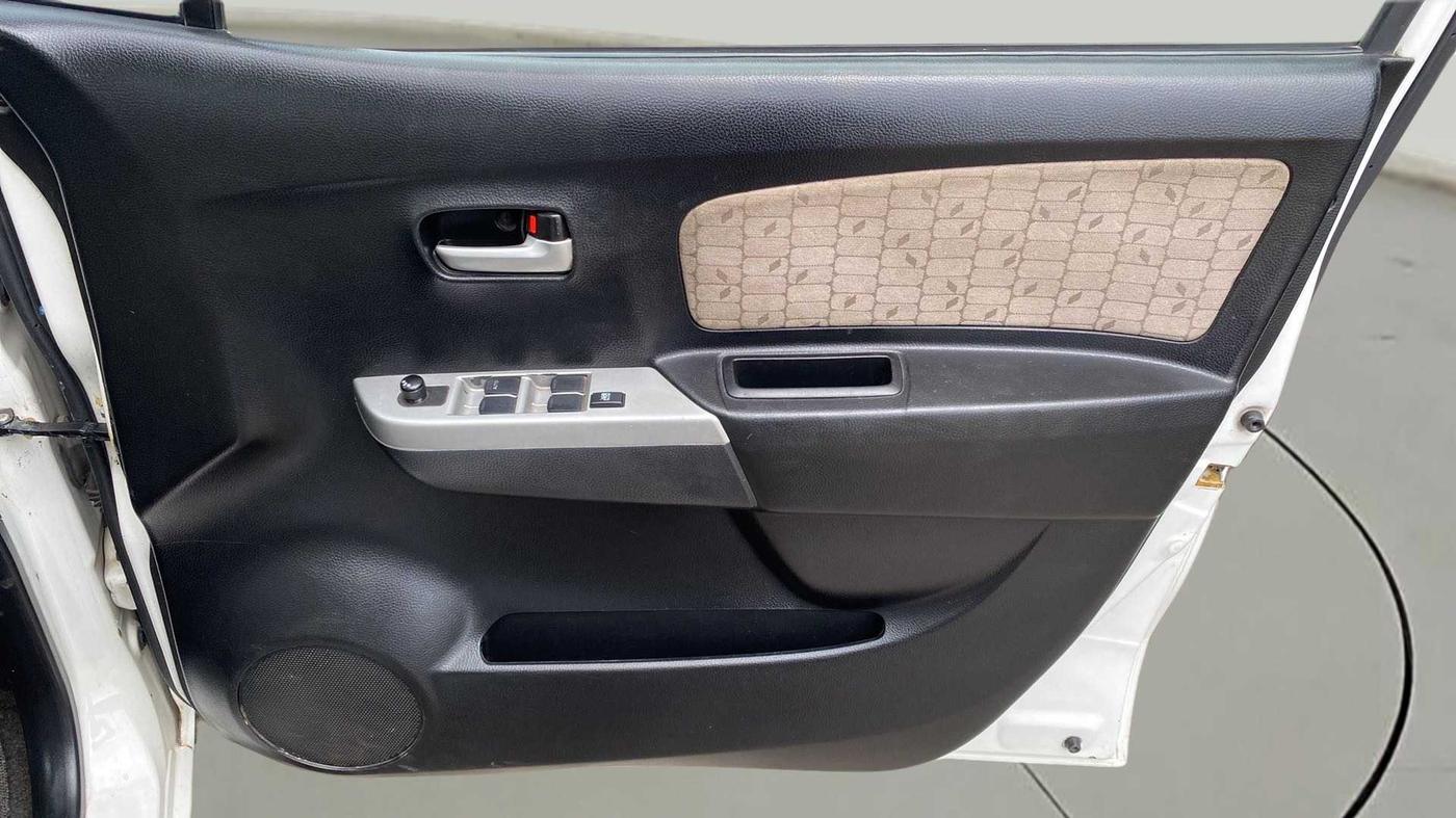 2013 Maruti Wagon R 1.0 VXI, Petrol, Manual, 60,872 km, Driver Side Door Panels Control